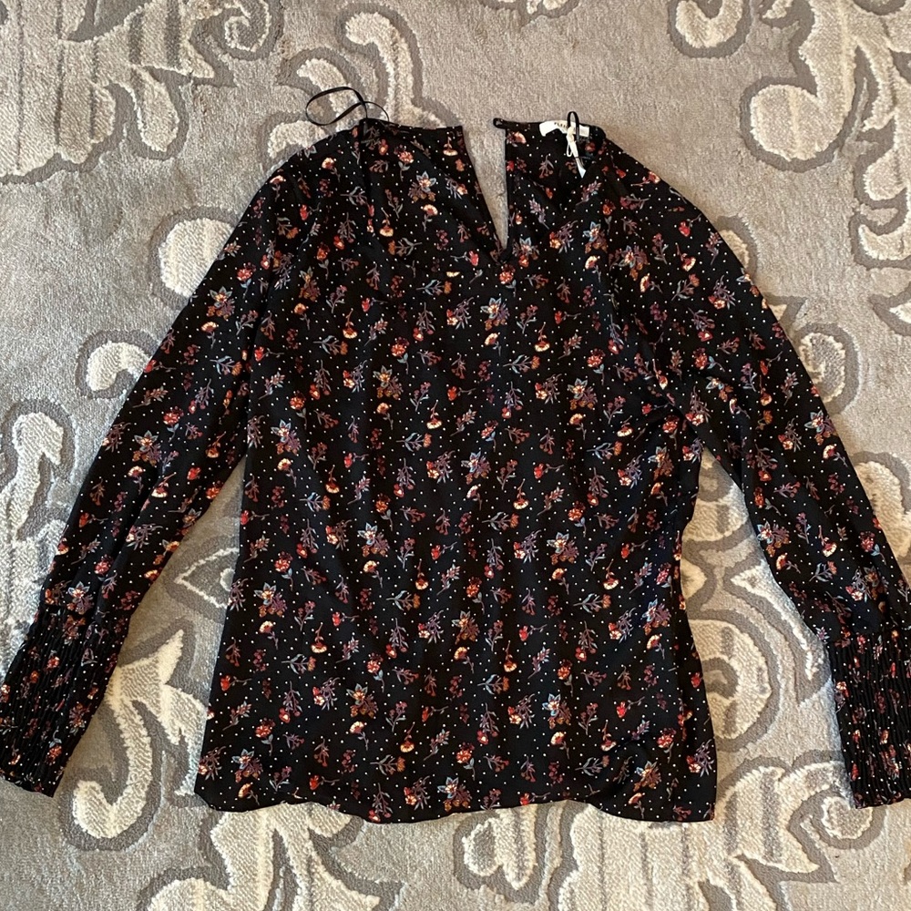 Patterned blouse pleione